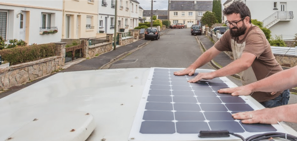 Installation de panneaux solaires camping car énergie solaire, énergie verte, 0 pollution