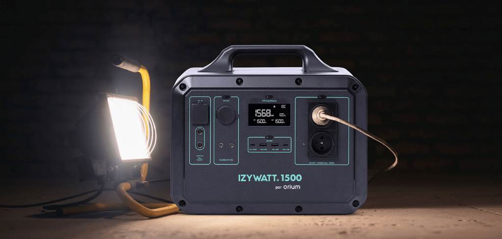 Batterie IZYWATT Lumière chantier travail énergie verte énergie solaire